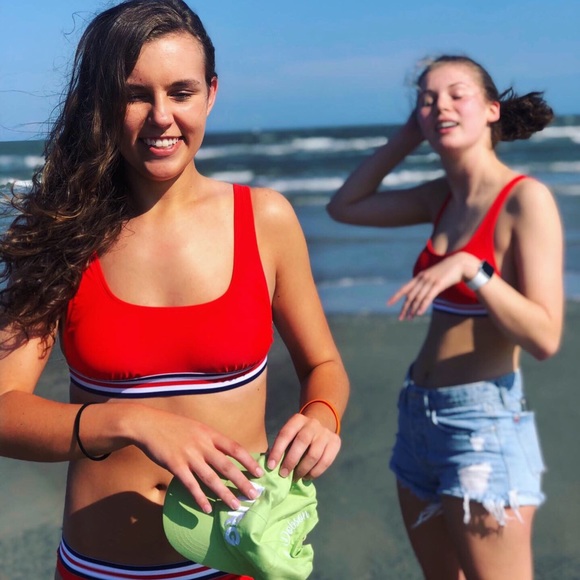 Meet your Posher, Ariana - Picture 1 of 1